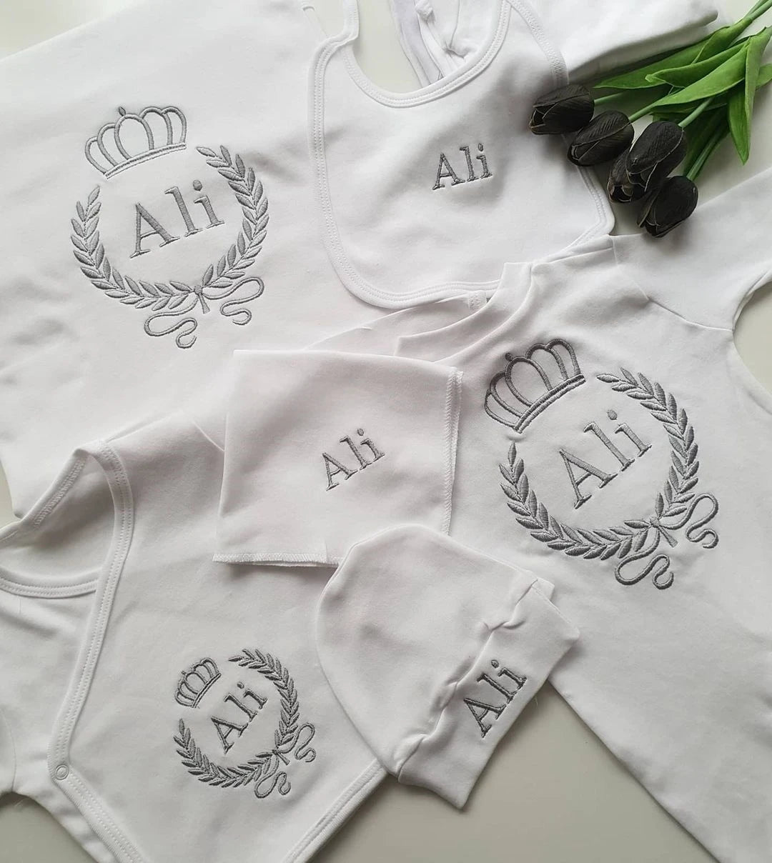 10pcs Wings Outfits Any Name Personalized Laurel Tree Embroidery Gift Baby Pajamas Hat Welcome Home Ceremonial dress