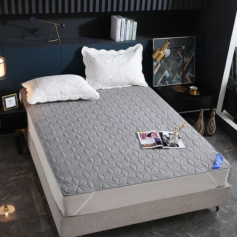 Sandwich Cotton Quilted Waterproof Bed Pad Elderly and Children Bed Protectors Pads Non-slip Anti Dust Skin-friendly Bed Cover