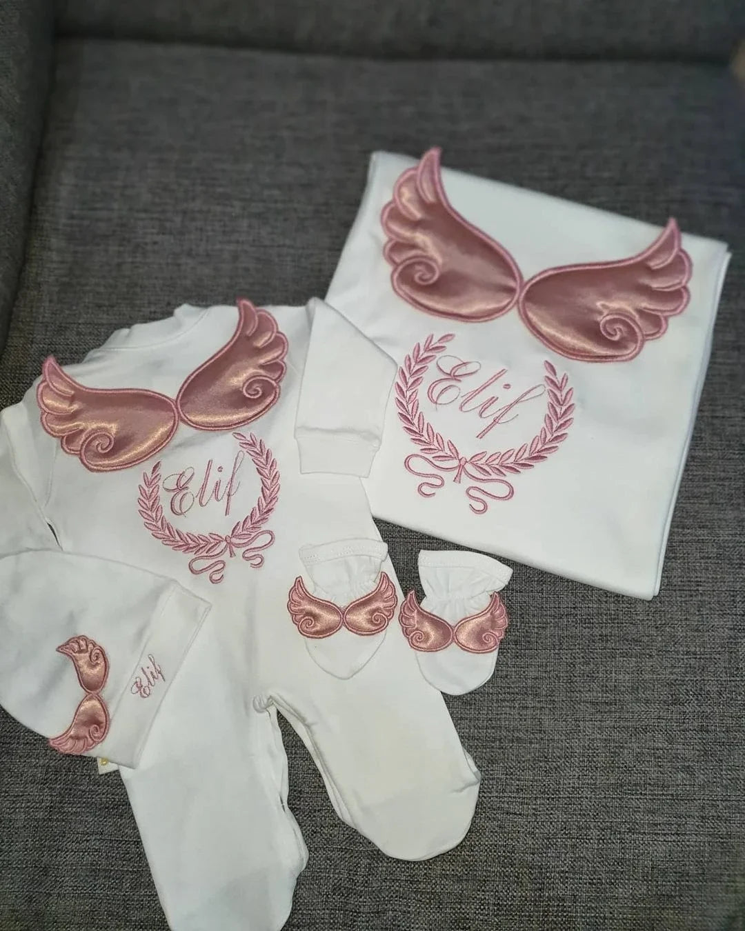 Dollbling 3pcs Wings Outfits Plus Blanket Any Name Embroidery Sweetwood Gift Set Baby Pajamas Hat Welcome Home Ceremonial dress