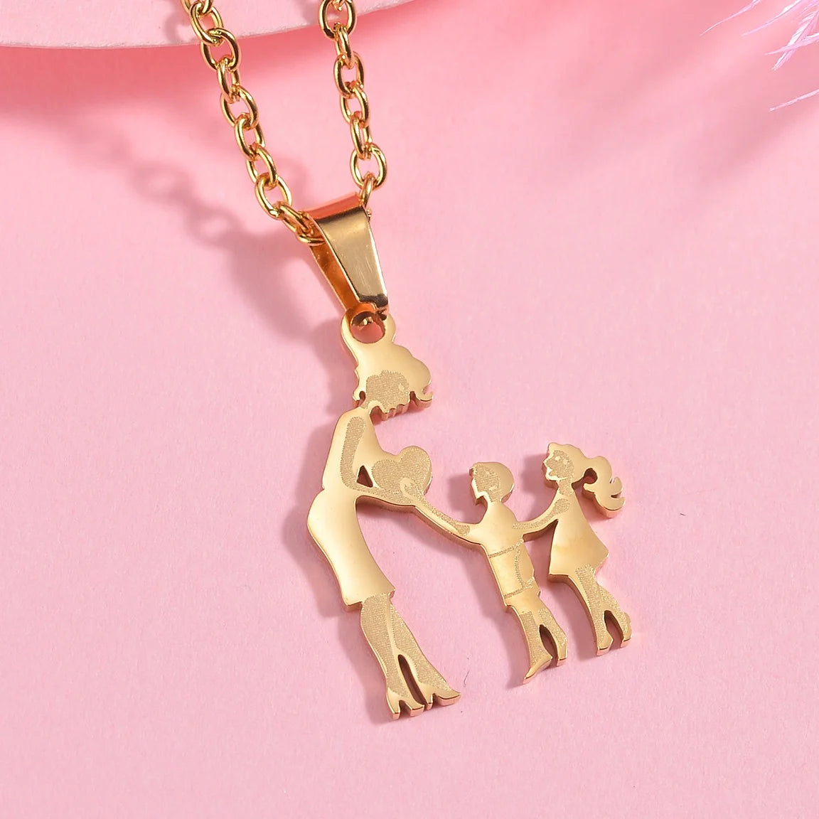 Lovely Gold Color Family Pendant Necklaces Mom Dad Children Baby Woman Stainless Steel Choker Jewelry Mother Day Gift New