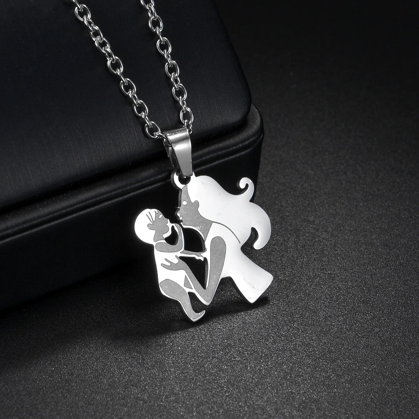 Lovely Gold Color Family Pendant Necklaces Mom Dad Children Baby Woman Stainless Steel Choker Jewelry Mother Day Gift New