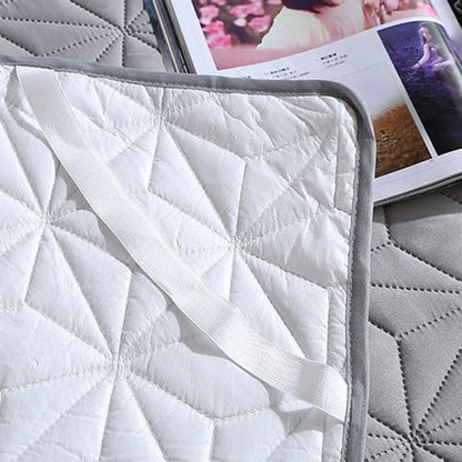 Sandwich Cotton Quilted Waterproof Bed Pad Elderly and Children Bed Protectors Pads Non-slip Anti Dust Skin-friendly Bed Cover